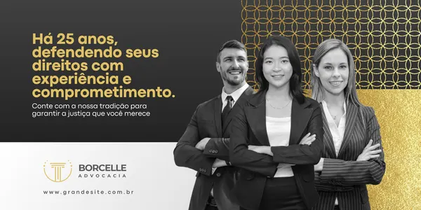 Banner horizontal elegante para escritório de advocacia, com fundo preto e detalhes dourados. Três advogados profissionais em primeiro plano, com o logo do escritório e um slogan sobre experiência e justiça.