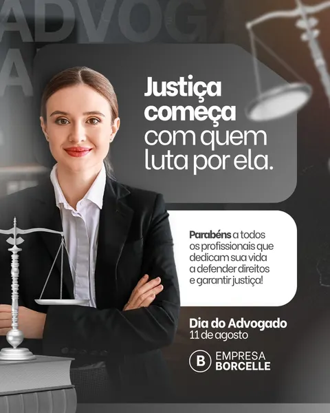 Post para Instagram com fundo preto e branco, apresentando uma advogada sorrindo com os braços cruzados. Ao lado, uma balança da justiça e livros, com a frase 'Justiça começa com quem luta por ela' e mensagem de parabéns pelo Dia do Advogado.