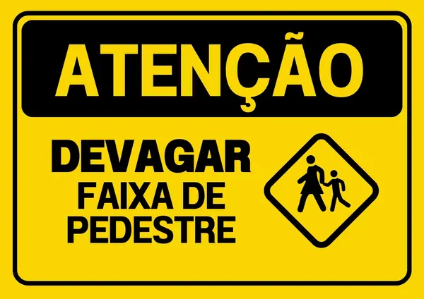 Placa de sinalização de trânsito com fundo amarelo e texto em preto. Destaca 'ATENÇÃO DEVAGAR FAIXA DE PEDESTRE' e um símbolo de adulto e criança atravessando a rua. Design minimalista para segurança.
