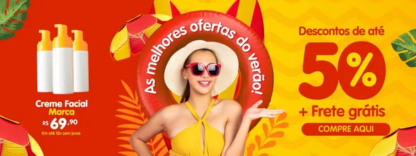 Banner horizontal de promoção de verão para cosméticos, com fundo vermelho e amarelo vibrante. Apresenta três frascos brancos de creme facial com tampas amarelas à esquerda. Ao centro, uma mulher sorridente com chapéu de palha e óculos de sol vermelhos, dentro de uma boia vermelha com a frase 'As melhores ofertas do verão!'. À direita, 'Descontos de até 50% + Frete grátis' e botão 'COMPRE AQUI'. Elementos tropicais como folhas e guarda-sóis complementam o design.