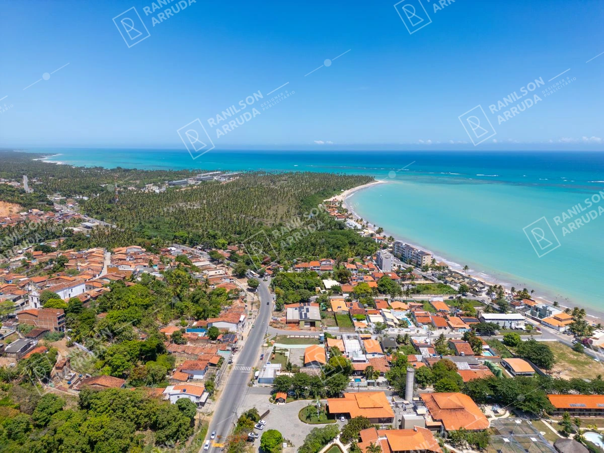 Vista Aérea de Praia em Maceió com Mar Turquesa